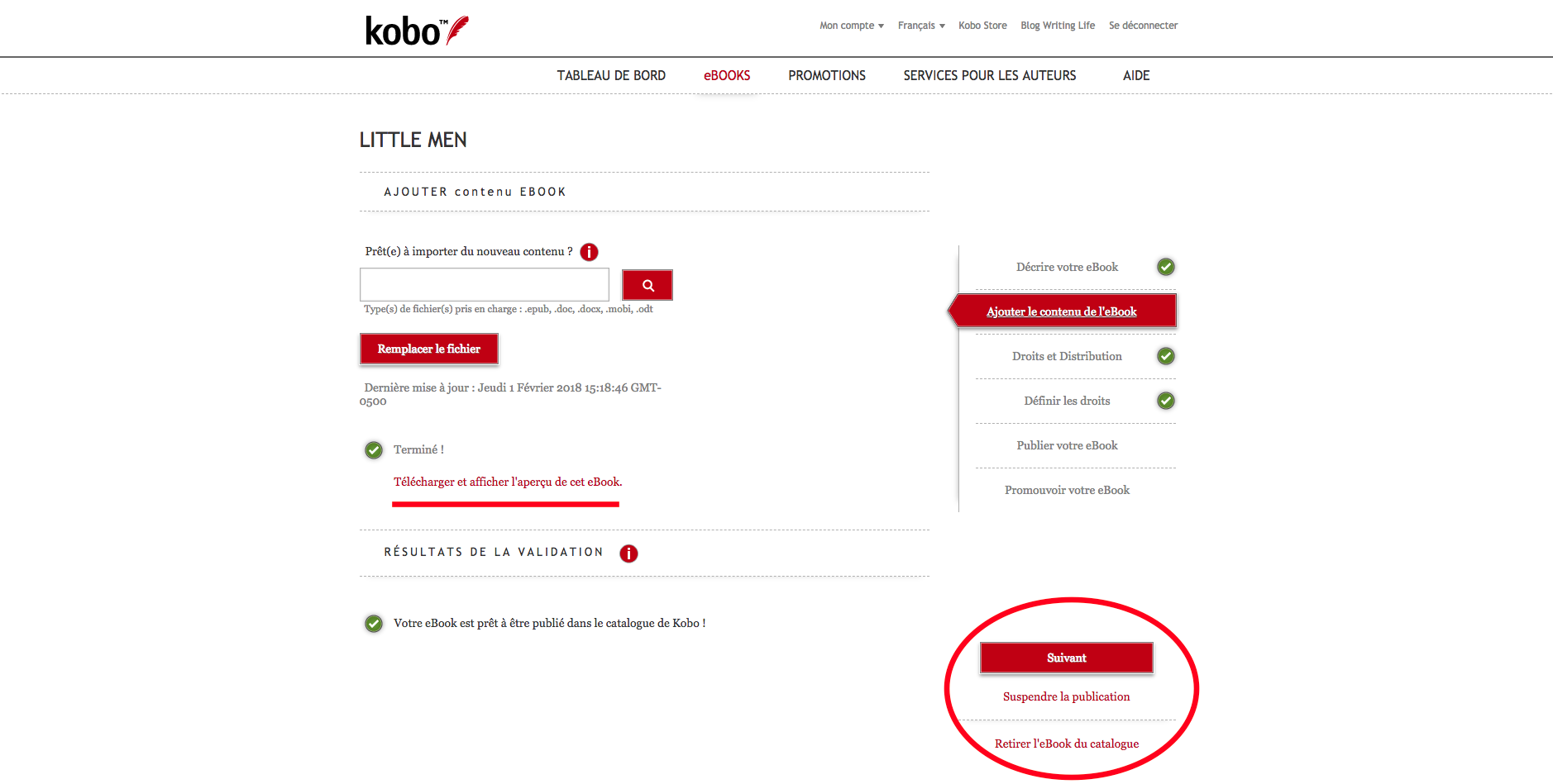 Capture d'écran du tableau de bord Kobo Writing Life présentant la page d'un eBook permettant de modifier ses métadonnées et plus particulièrement l'onglet Ajouter le contenu de l'eBook. La mention cliquable Télécharger et afficher l'aperçu de cet eBook est soulignée en rouge. Le bouton rouge Suivant en bas à droite est entouré.