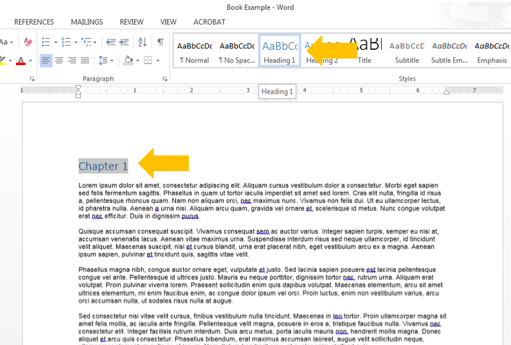 Beispiel eines Word-Dokuments mit dem Titel 'Kopf 1' und einem Pfeil zum Menü in Word, in dem der Kopfstil 'Kopf 1' ausgewählt ist.